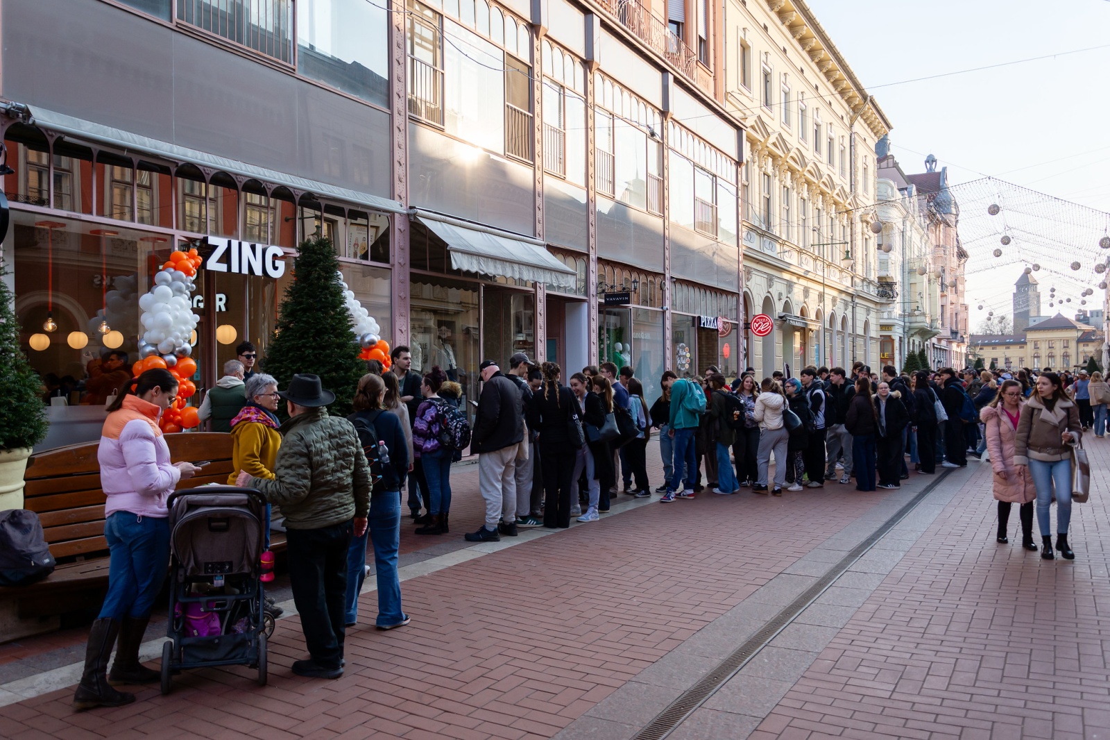 A Dugonics térig érő sorral nyílt Szeged legújabb hamburgerezője – Szegeder