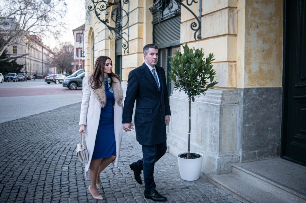 Kocsis Máté, a Fidesz frakcióvezetője és felesége