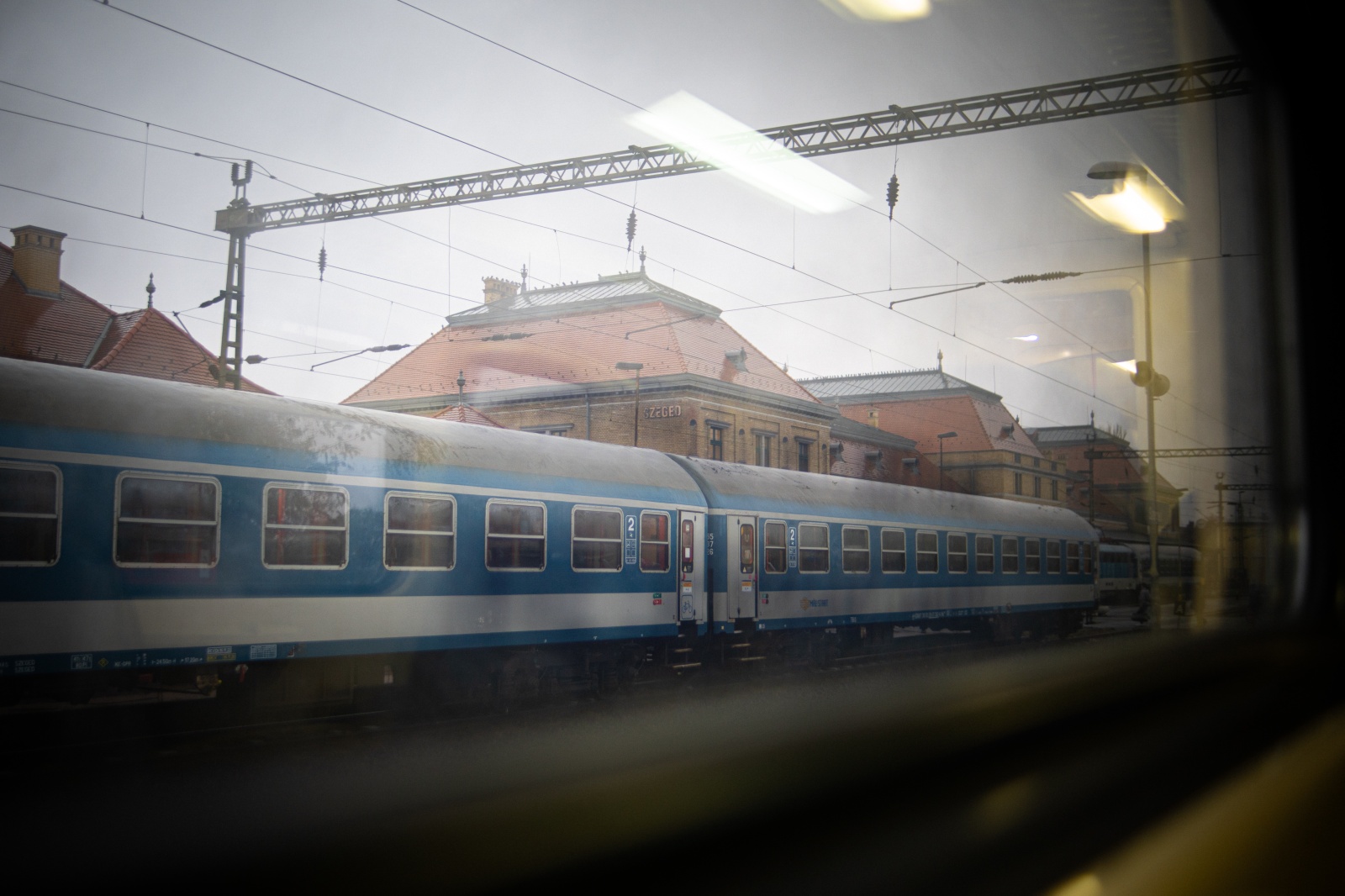 Ráhívták a tűzszerészeket egy ottfelejtett csomagra a szegedi Nagyállomáson