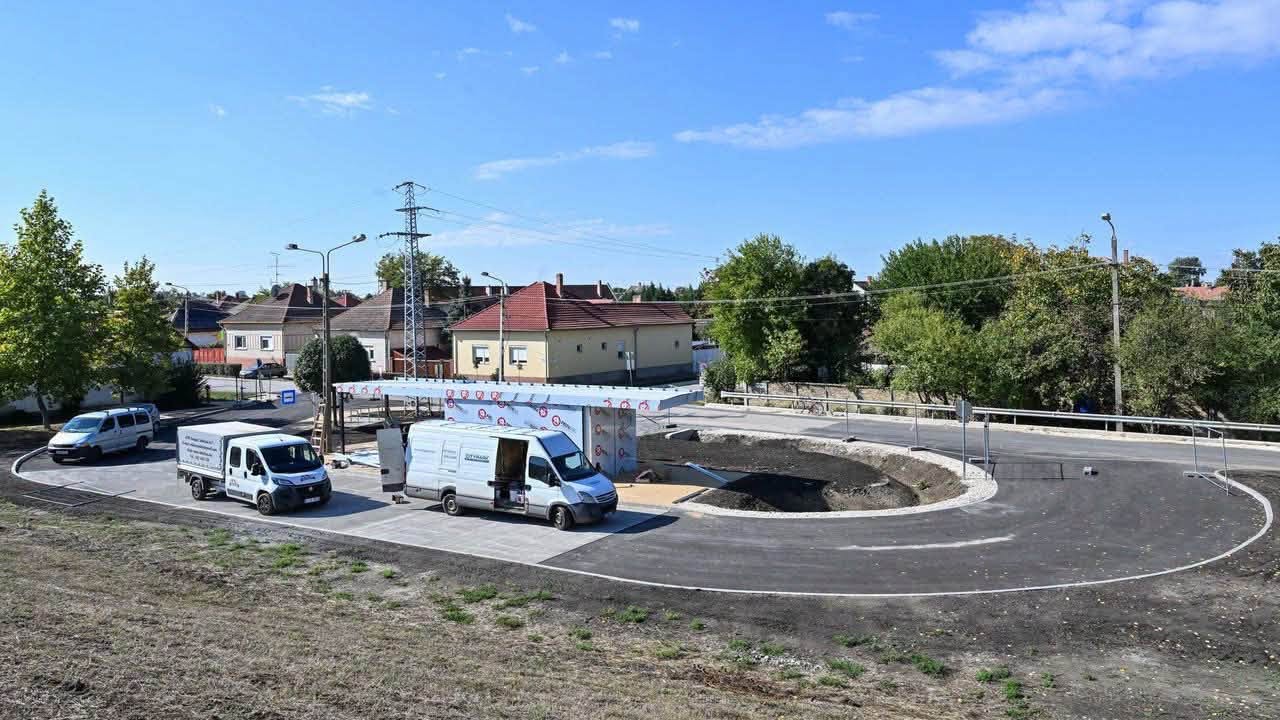 Elkészült a tápéi buszforduló, felkészül a petőfitelepi Fő tér