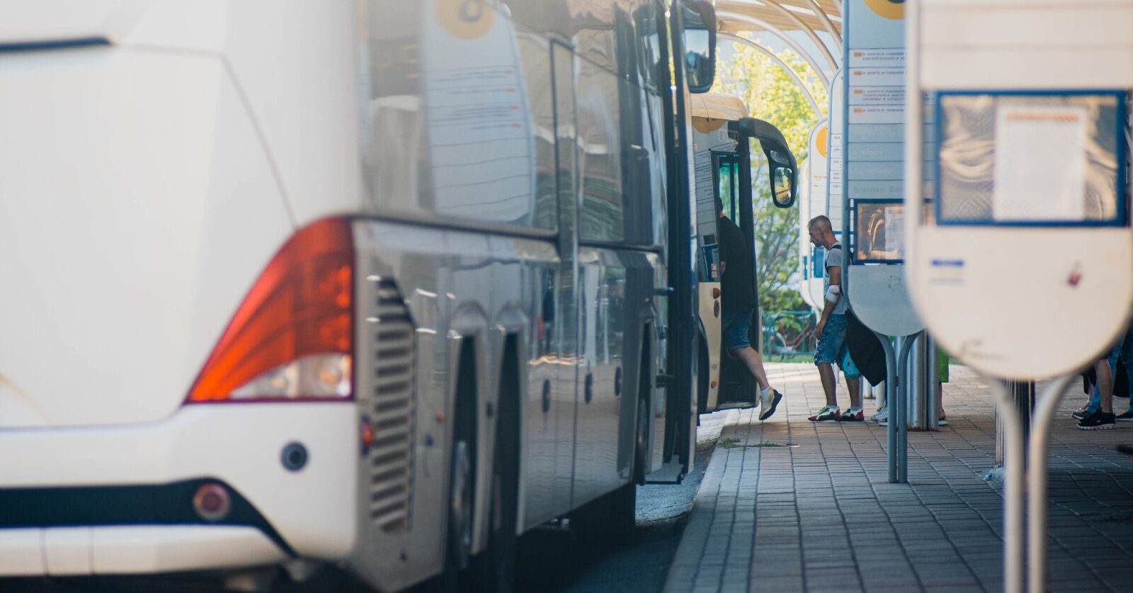 Emeletes vonatok előtt emeletes buszok jöhetnek Kiskunfélegyháza és Szeged között