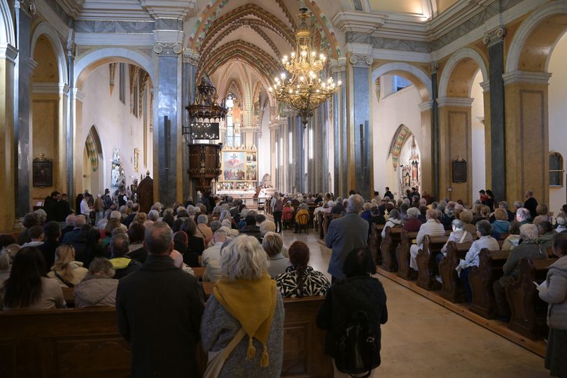 Orbán Viktor anyja is imádkozott „a politikai rabokért és családjaikért”