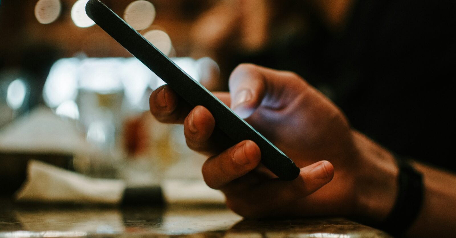 Péniszfotó jelent meg Gádoros alpolgármesterének Facebookján, lemondott posztjáról