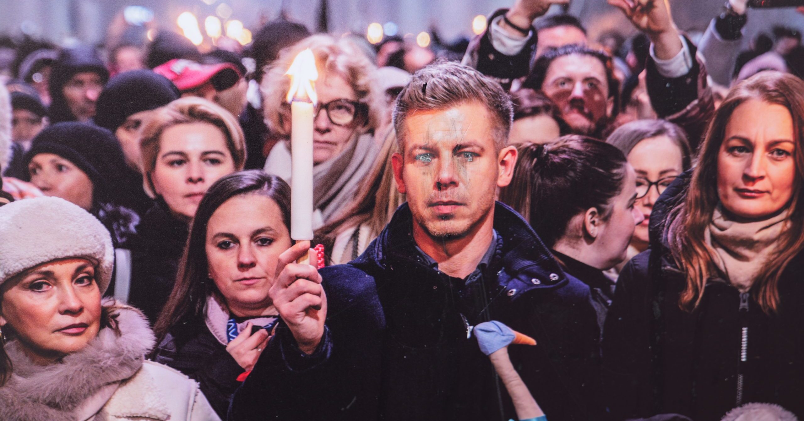 Kiszúrták Magyar Péter szemét a vásárhelyi sajtófotó-kiállítás egyik képén