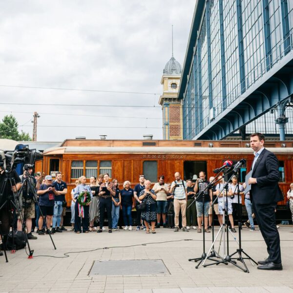 Vitézy Szabadkán: Ősszel elindulhat a személyszállítás Budapest és Belgrád között